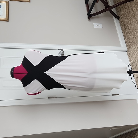 BCBG Black and White Tunic Top Size Small - Picture 3 of 7